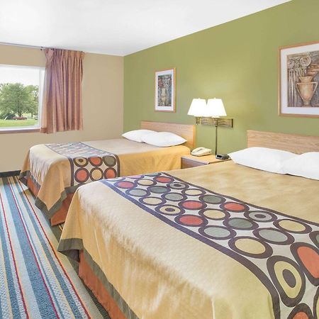 Super 8 By Wyndham East Moline Hotel Bagian luar foto