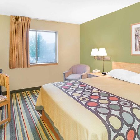 Super 8 By Wyndham East Moline Hotel Bagian luar foto