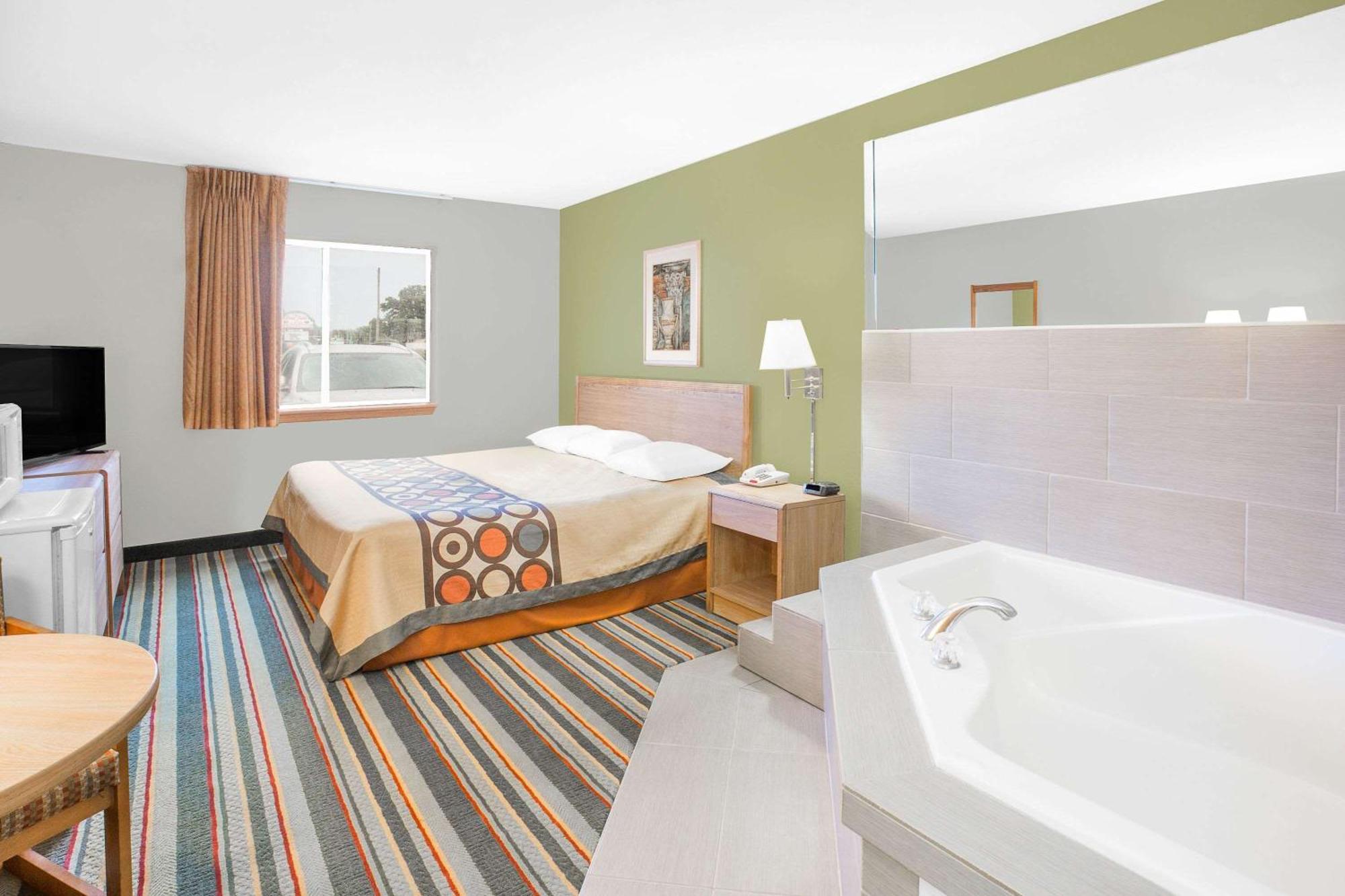 Super 8 By Wyndham East Moline Hotel Bagian luar foto