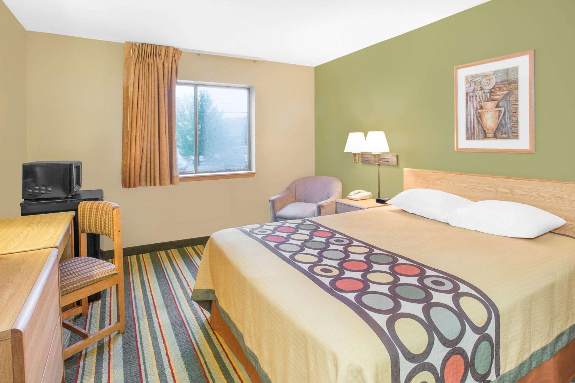 Super 8 By Wyndham East Moline Hotel Bagian luar foto