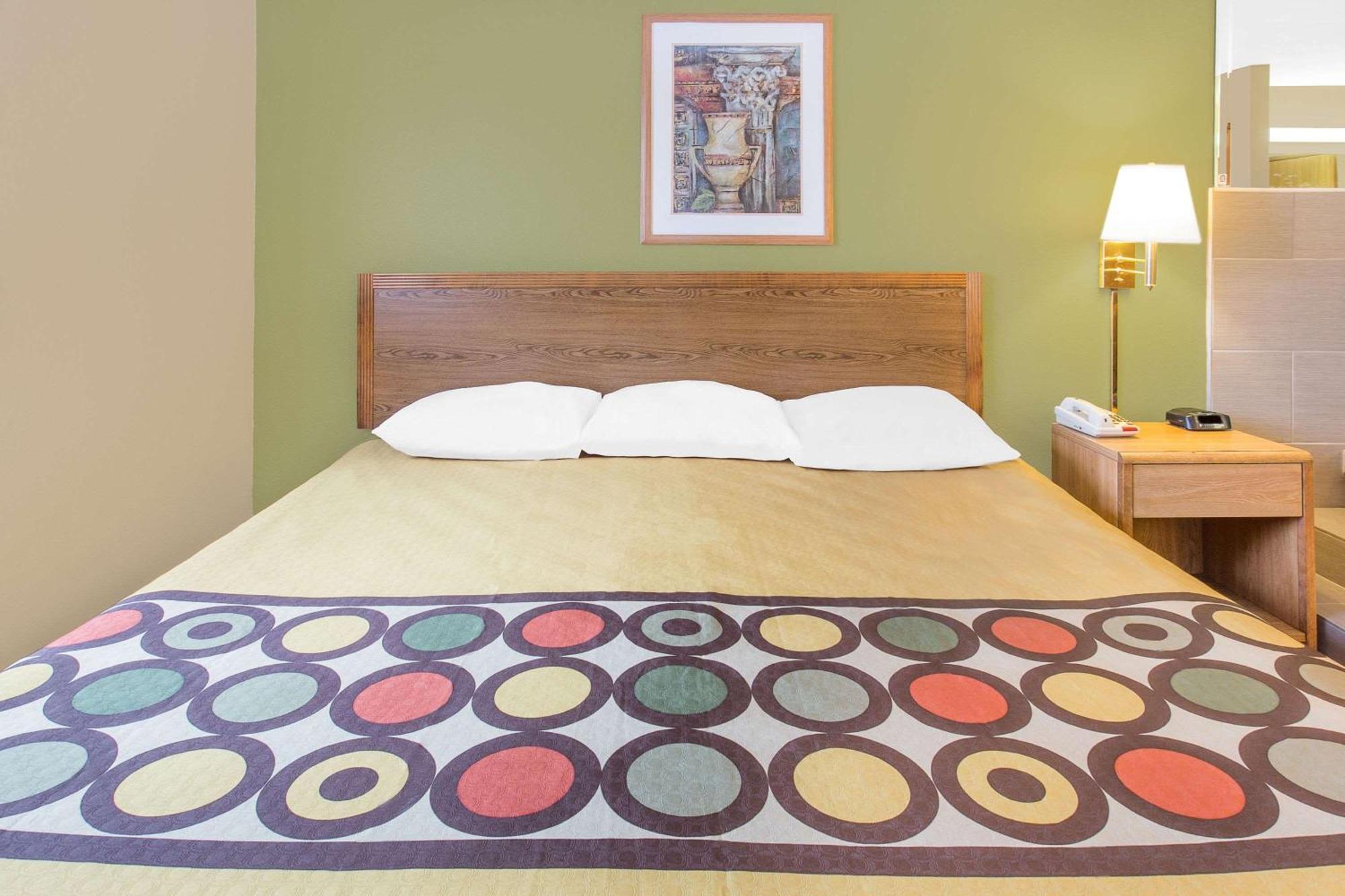 Super 8 By Wyndham East Moline Hotel Bagian luar foto